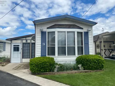 8175 N Shore Blvd #9, Marblehead, OH 43440