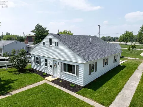 1320 Fleetwood Dr, Fremont, OH 43420