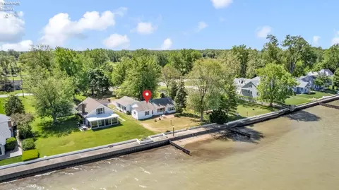 2637 E Sand Rd, Port Clinton, OH 43452