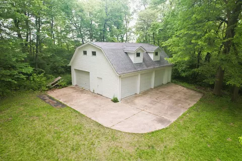 Exterior - 9343 E Bayshore Rd, Marblehead, OH 43440 photo 6 of 16