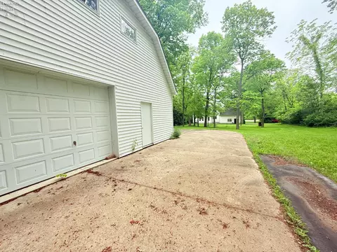 Exterior - 9343 E Bayshore Rd, Marblehead, OH 43440 photo 12 of 16