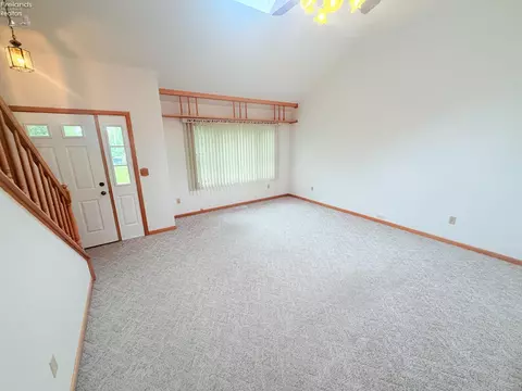 Living - 9343 E Bayshore Rd, Marblehead, OH 43440 photo 4 of 5