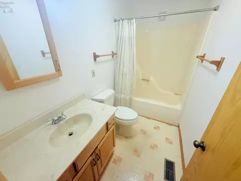 Bath - 9343 E Bayshore Rd, Marblehead, OH 43440 photo 1 of 2
