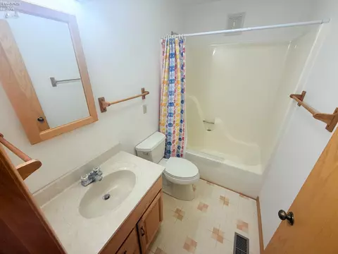 Bath - 9343 E Bayshore Rd, Marblehead, OH 43440 photo 2 of 2