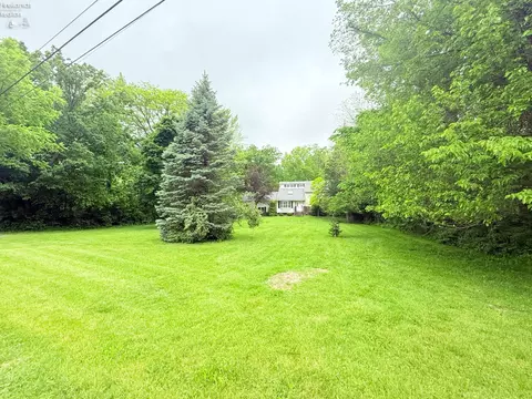 Exterior - 9343 E Bayshore Rd, Marblehead, OH 43440 photo 7 of 16