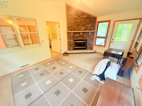 Living - 9343 E Bayshore Rd, Marblehead, OH 43440 photo 3 of 5