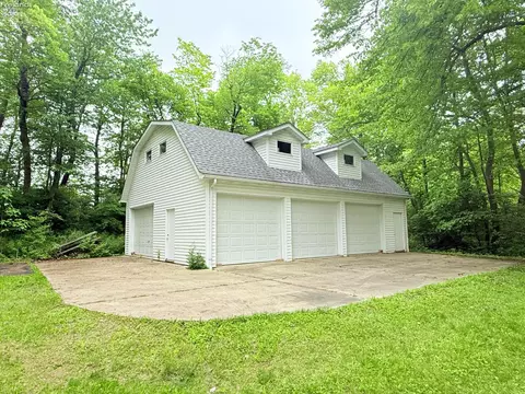 Exterior - 9343 E Bayshore Rd, Marblehead, OH 43440 photo 10 of 16