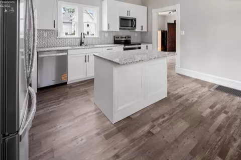 718 E Main St, Bellevue, OH 44811 photo 3