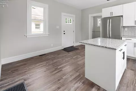 718 E Main St, Bellevue, OH 44811 photo 6