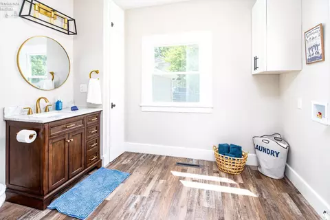 718 E Main St, Bellevue, OH 44811 photo 9