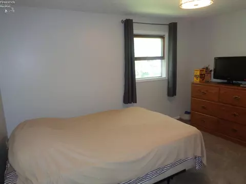 Bedroom - 286 Portage, Willard, OH 44890 photo 2 of 2