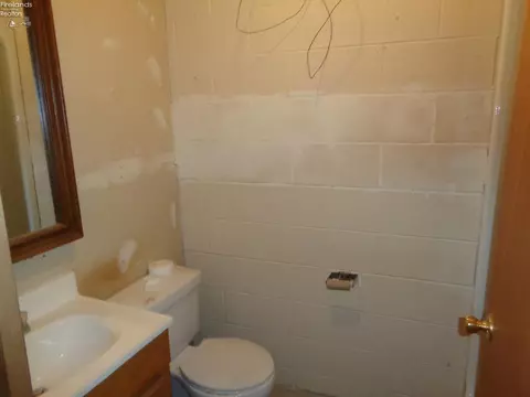 Bath - 286 Portage, Willard, OH 44890 photo 2 of 2