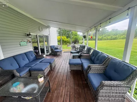 Exterior - 505 E Stoneplace Dr, Sandusky, OH 44870 photo 5 of 8