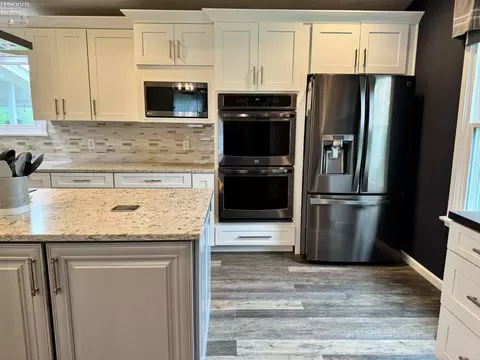 Kitchen - 505 E Stoneplace Dr, Sandusky, OH 44870 photo 1 of 12