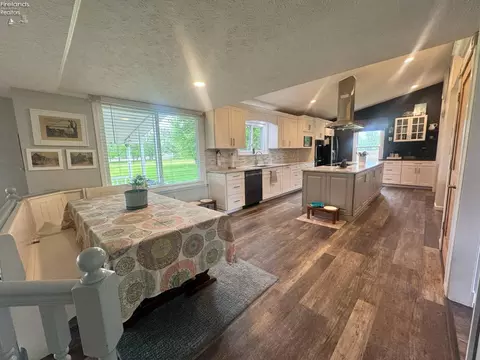 Kitchen - 505 E Stoneplace Dr, Sandusky, OH 44870 photo 11 of 12
