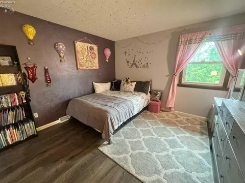 Bedroom - 505 E Stoneplace Dr, Sandusky, OH 44870 photo 9 of 15