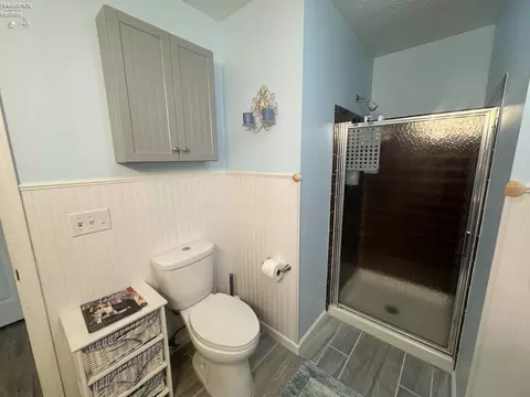 Bath - 505 E Stoneplace Dr, Sandusky, OH 44870 photo 2 of 10