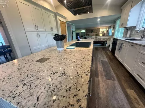 Kitchen - 505 E Stoneplace Dr, Sandusky, OH 44870 photo 5 of 12
