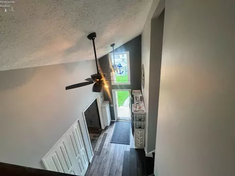 Entry Way - 505 E Stoneplace Dr, Sandusky, OH 44870 photo 4 of 4