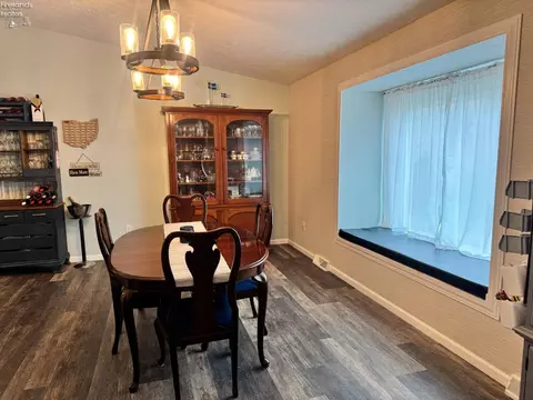 Dining - 505 E Stoneplace Dr, Sandusky, OH 44870 photo 2 of 3