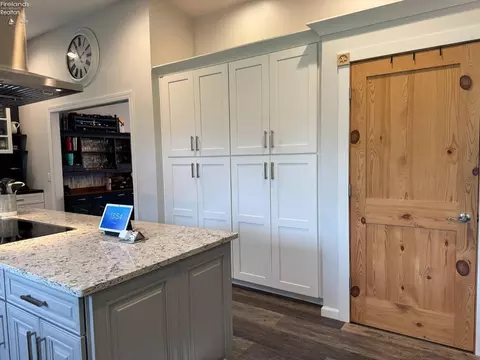 Kitchen - 505 E Stoneplace Dr, Sandusky, OH 44870 photo 9 of 12