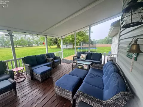 Exterior - 505 E Stoneplace Dr, Sandusky, OH 44870 photo 4 of 8