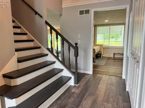 Entry Way - 505 E Stoneplace Dr, Sandusky, OH 44870 photo 3 of 4