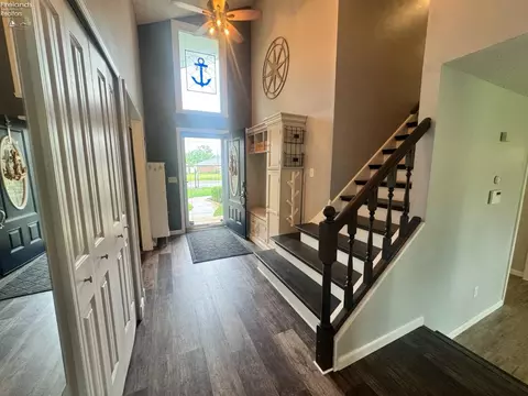 Entry Way - 505 E Stoneplace Dr, Sandusky, OH 44870 photo 1 of 4