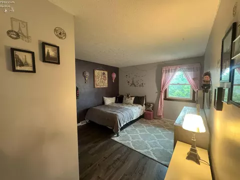 Bedroom - 505 E Stoneplace Dr, Sandusky, OH 44870 photo 7 of 15
