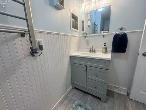 Bath - 505 E Stoneplace Dr, Sandusky, OH 44870 photo 3 of 10