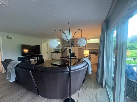 Living - 505 E Stoneplace Dr, Sandusky, OH 44870 photo 1 of 6