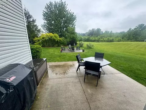 Exterior - 505 E Stoneplace Dr, Sandusky, OH 44870 photo 6 of 8