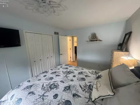 Bedroom - 505 E Stoneplace Dr, Sandusky, OH 44870 photo 3 of 15