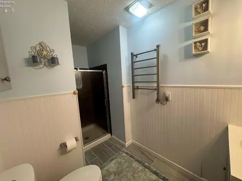 Bath - 505 E Stoneplace Dr, Sandusky, OH 44870 photo 1 of 10