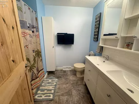 Bath - 505 E Stoneplace Dr, Sandusky, OH 44870 photo 6 of 10