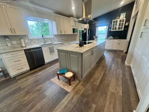 Kitchen - 505 E Stoneplace Dr, Sandusky, OH 44870 photo 6 of 12