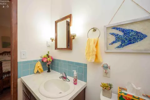 Bath - 51 Townsend St, Wakeman, OH 44889 photo 1 of 3