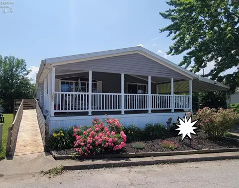 1729 Briarcrest Dr, Port Clinton, OH 43452