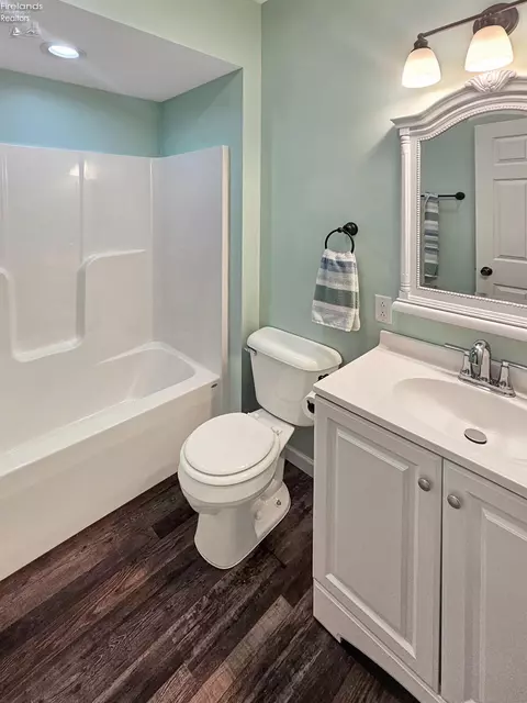 Bath - 217 Ott St, Clyde, OH 43410 photo 1 of 5