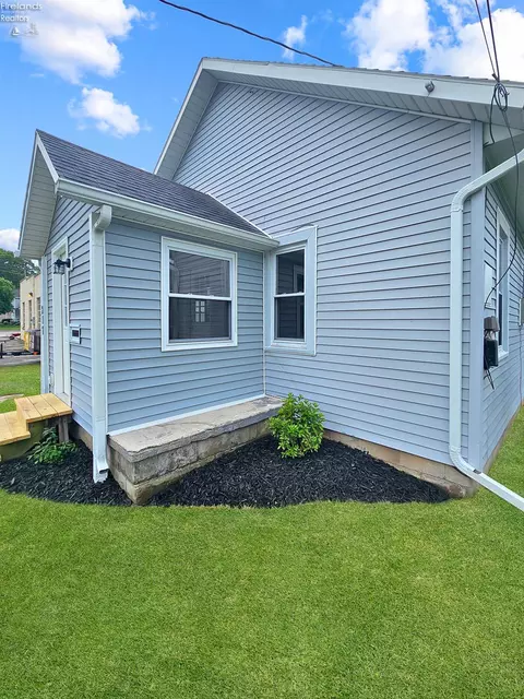 Exterior - 217 Ott St, Clyde, OH 43410 photo 2 of 10