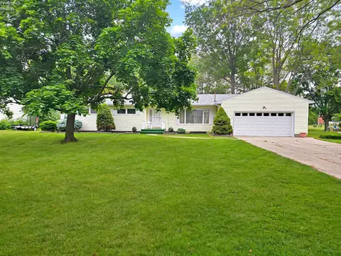 206 Harvest Ln, Oak Harbor, OH 43449