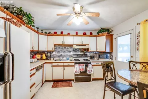 Kitchen - 3908 Clinton Ave, Lorain, OH 44055 photo 1 of 4