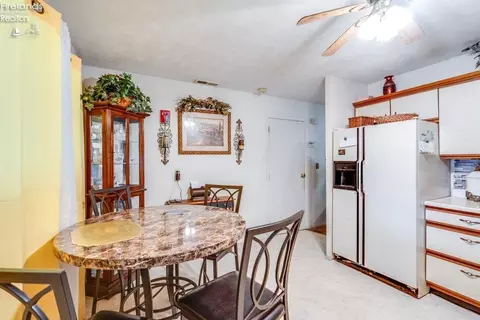 Dining - 3908 Clinton Ave, Lorain, OH 44055 photo 1 of 2
