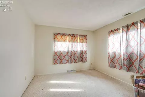 Bedroom - 3908 Clinton Ave, Lorain, OH 44055 photo 1 of 4