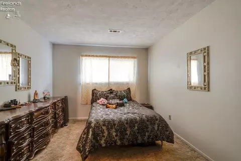 Bedroom - 3908 Clinton Ave, Lorain, OH 44055 photo 4 of 4