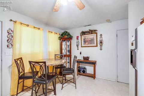 Dining - 3908 Clinton Ave, Lorain, OH 44055 photo 2 of 2