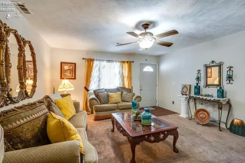 Living - 3908 Clinton Ave, Lorain, OH 44055 photo 4 of 4