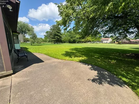 Exterior - 3202 Stoneway E Dr, Sandusky, OH 44870 photo 6 of 9