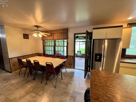 Dining - 3202 Stoneway E Dr, Sandusky, OH 44870 photo 7 of 8