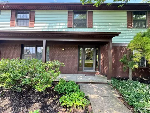 Exterior - 3202 Stoneway E Dr, Sandusky, OH 44870 photo 1 of 9